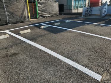 駐車場、駐車場アスファルト舗装用ライン引き施工